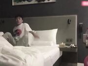 PUA灌醉时尚女网友黑丝豹纹