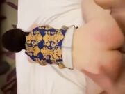 某男企业白领分享在公司白嫖了三年的女同事，后入打的屁股都红了