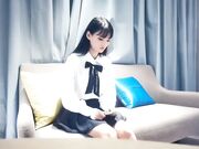 长相清纯白衣嫩妹，舌吻调情穿上情趣装后入