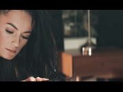 我的朋友辣妈是乔斯林 詹姆斯 她要挤她儿子朋友的鸡巴