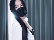 筷子般的美腿加上开档黑丝这谁能受得了，美腿抗肩压操小穴，每一下都直达花蕊！