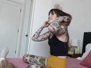 我女友性感纹身的妹妹乞求内射