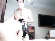 中年大叔激情不减当年玩起了双飞 两个小骚货很配合 一个口交玩着另一个的逼