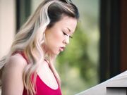 视觉冲击性爱体验刺激你肾上腺 娇小超漂亮女孩 口含粗大鸡巴插到喉咙