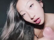 是一位亚裔母狗，很听男主人的话 狠狠内射