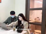小哥冒充富二代诱奸美女家教_唇枪舌战只为了金钱甘愿沦为金主爸爸的肉便器.mp4
