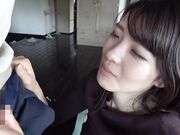 她就将阴茎深深含入口中 享受很长时间3