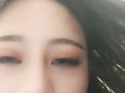 这婊子是有多欠操啊 一口就把鸡巴咬进去吸吮 性感的纹身上位电臀