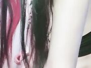 气质美女两个少妇勾搭快递小哥 无毛肥逼小皮鞭摩擦插入 舔屌口硬大屁股上位骑坐