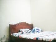 年轻小伙子车站旁经济型小旅店嫖小嫩鸡马尾辫妹子看起来年龄不大