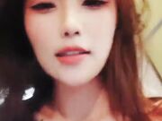 烈焰红唇学生制服美妞电竞酒店激情啪啪 特写大黑牛自己自慰一番