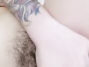 阿姨很忙带纹身骚女儿群P小哥伺候大鸡巴 床上露脸一起被草让小哥玩逼