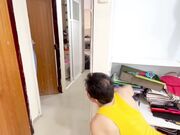 爸爸 爸爸 操我们 拜托 自制三人父亲和两位女儿的乱伦操逼大乱斗