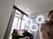 同时操女友和继母真是令人愉悦我的大鸡巴同时操翻了两个骚逼