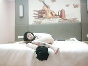 吵起来了 臭逼女被大骂你的逼是臭的想吐给我滚马上滚