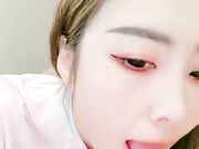 晴儿宝贝 给哥哥口舔了那么久 都硬不起来 真想一口吃掉它 求操 BB瘙痒难受