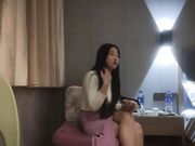 探花精选酒吧勾搭甜美小妹拉到酒店一顿操