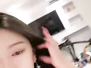 车模下海网红美女 灵活小舌头口活一流 掏屌磨蹭骚穴 水超多一下插入