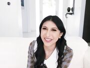 用巨大的鸡巴给我的大奶继母一个惊喜我们的第一次三人操逼派对