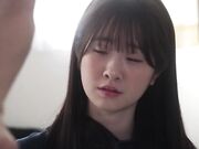 孤僻美院女生自愿担任尴尬的裸体模特1