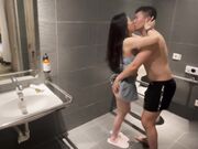 淫乱无障碍公厕好湿的小母狗等不及想被插呻吟刺激