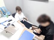 舅妈展示高超撸管 丝袜足交 打视频哄幼儿园的儿子 下面却被肉棒狠操 喷精