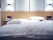 约了个极品白嫩学生妹 皮肤吹弹可破 操的娇喘连连