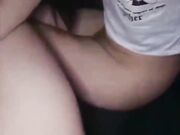 00后人妻模特性爱私拍粉丝接机在车里就玩起了车震
