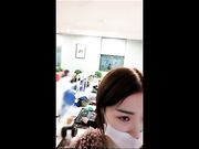 网吧色诱保安,男问:你干嘛?你是做什么的,女说:你干我就好了,问那么多干嘛!