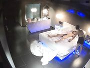 商务酒店豪华房偷拍中年男和情人开房浴室干完床上搞插嘴都射不出要用手撸