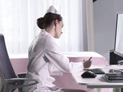 美女姐妹花紧身衣相互摩擦