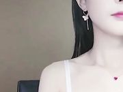 骨感漂亮美女主播自慰大秀