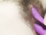 漂亮美女手心残留的余精