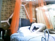 漂亮美女正吃情人鸡鸡接到电话