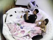 干完休息时又被扛起狠狠操了一次