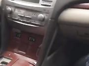 中午开车接漂亮小情人下班