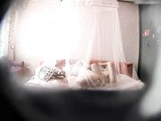 小美女被男友不停爆插射完又干