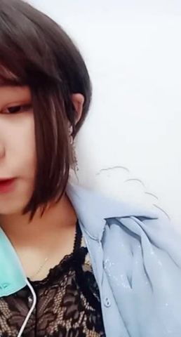 短发妹子很可爱自慰插穴很淫荡