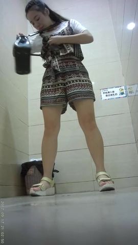 商场厕拍妹子下面的毛真多