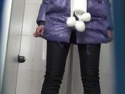 商场厕拍 姐妹在厕所聊天