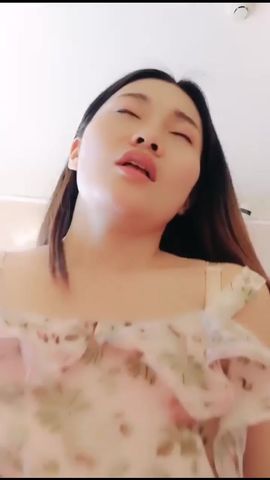 情景演绎连衣裙美女被猥琐男哄骗在路边操完在带回家操