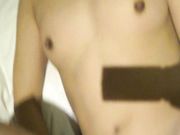 黑丝美女酒吧被男的灌醉带到宾馆肆意玩弄还给逼里涂点润滑油