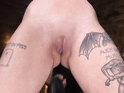 被绑在管子性虐中极度高潮的美妇