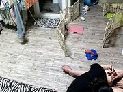 偸拍年轻小媳妇卖力抹油给老公撸