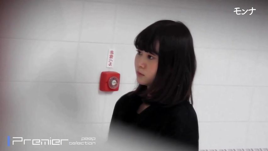 高校女卫偷拍学生妹方便好多漂亮美眉
