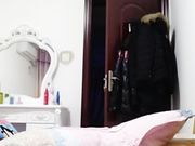淫荡小骚妇自慰等炮友 来了后开始女上啪啪 最后直接内射