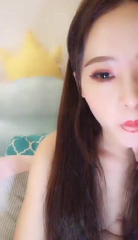 高颜值女神美女主播一对大奶揉来揉去抛媚眼各种挑逗网友 骚话不断 真想艹她-2