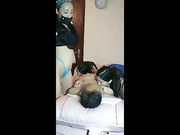 路边野鸡三姐妹伺候顾客3偷偷玩直播，露脸激情口活胸推活不错，激情上位淫语不断