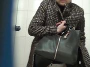 商场厕拍 妹子来大姨妈了
