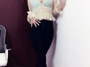 性感美乳主播放着音乐痒脱衣舞骚舞秀再用道具椅子上自慰